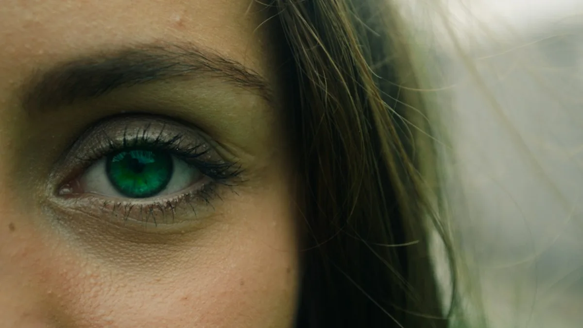 quel couleur de cheveux pour yeux verts — Quel couleur de cheveux pour yeux verts : comprendre et agir