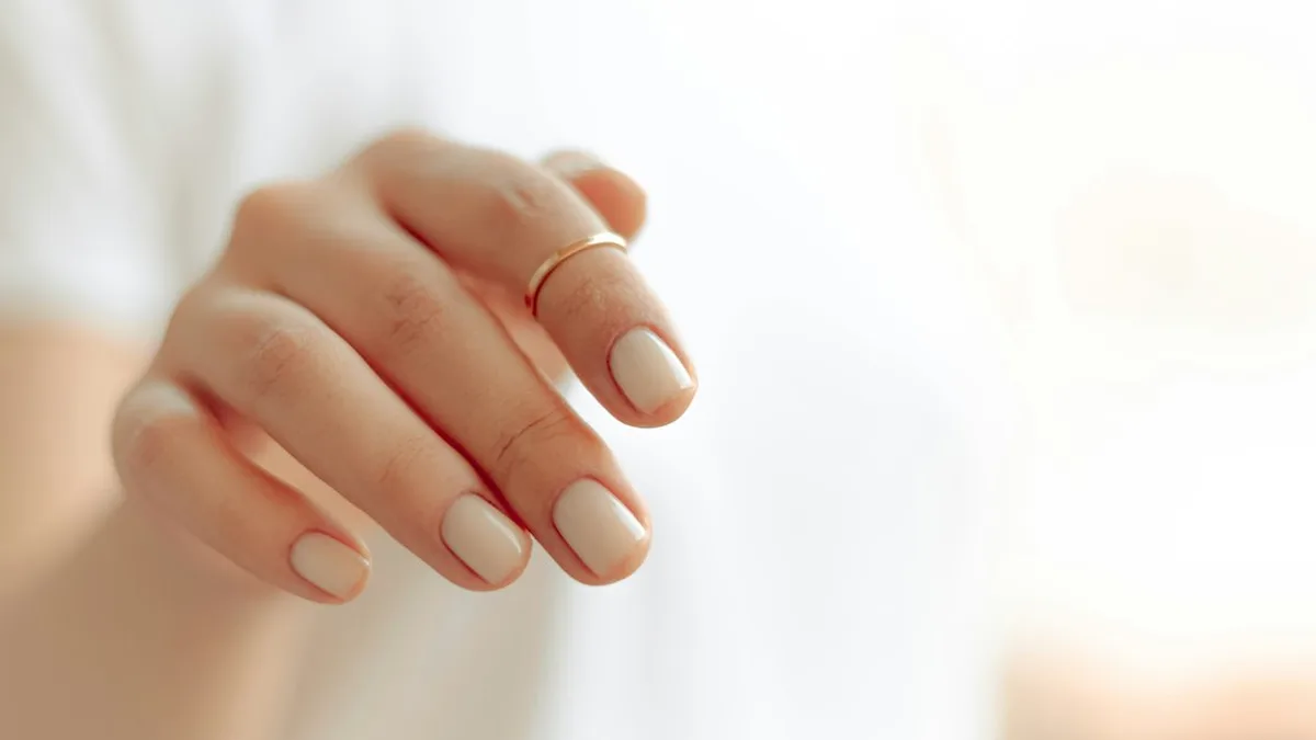 soins pour les ongles abimes — Soins pour les ongles abimes : définition, effets et limites